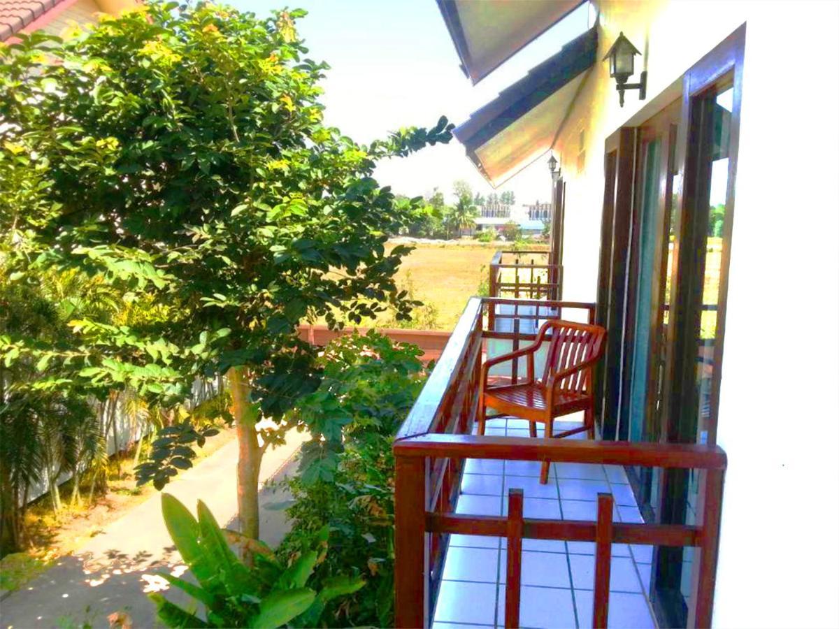 Thong Paeka Hotel Prasat Экстерьер фото