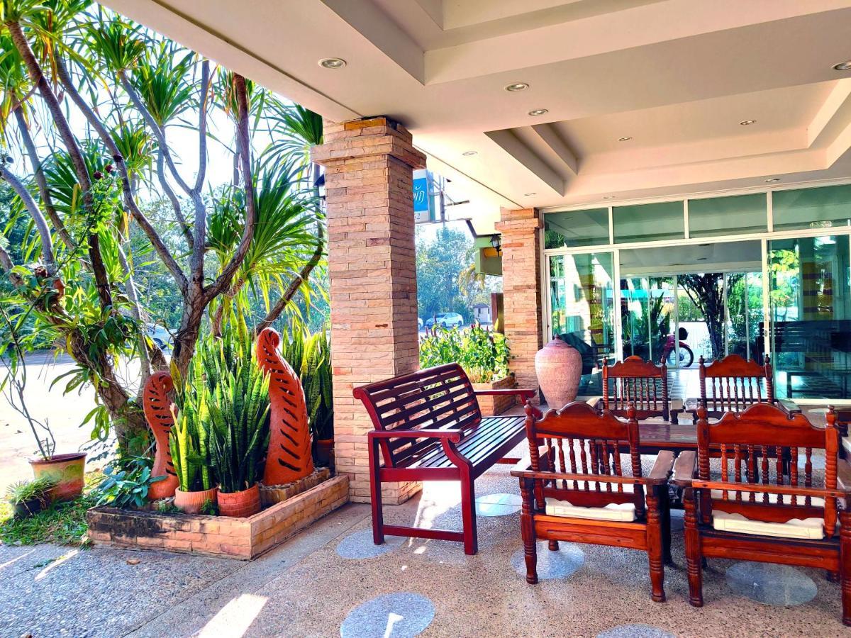 Thong Paeka Hotel Prasat Экстерьер фото
