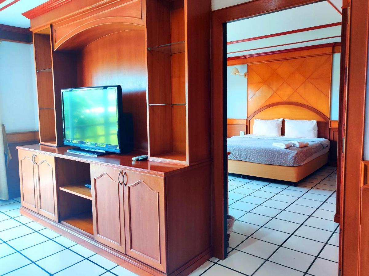 Thong Paeka Hotel Prasat Экстерьер фото