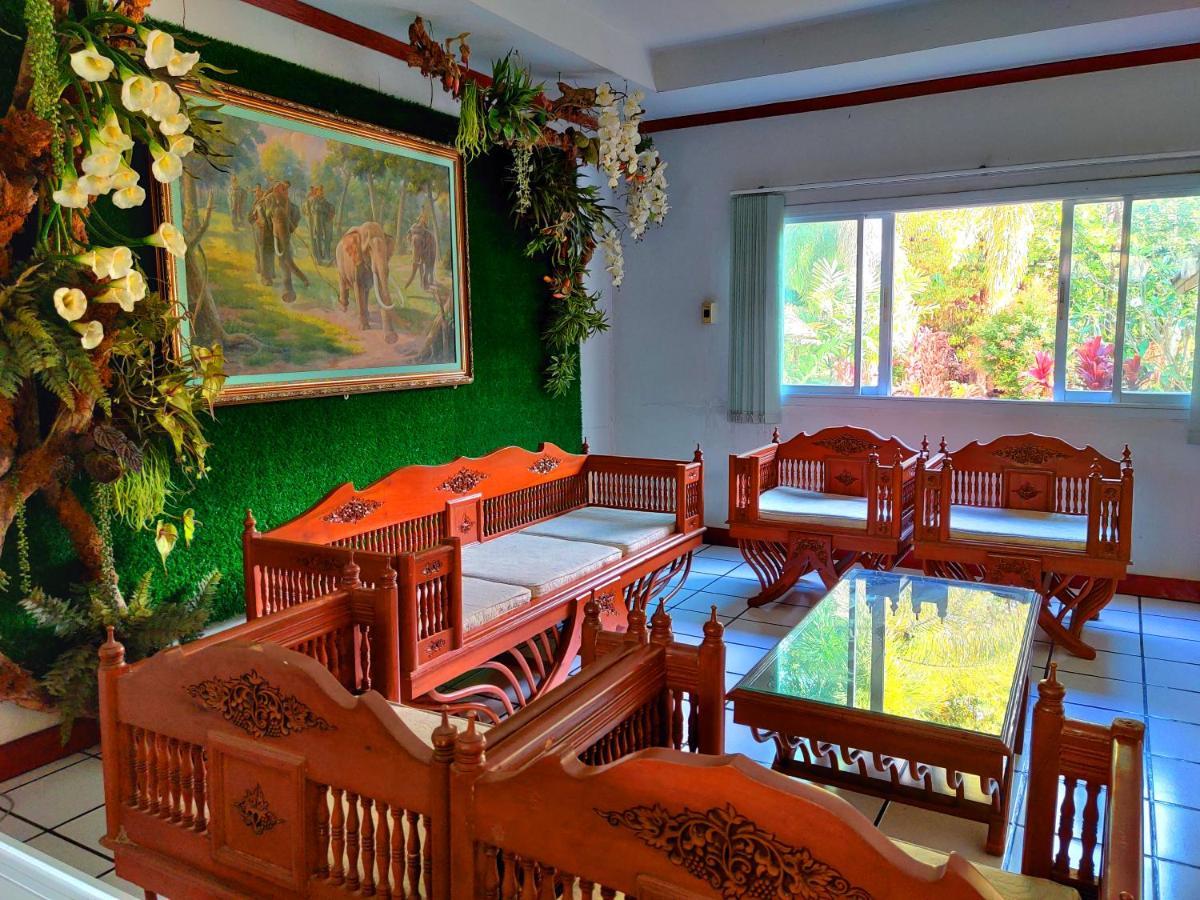 Thong Paeka Hotel Prasat Экстерьер фото