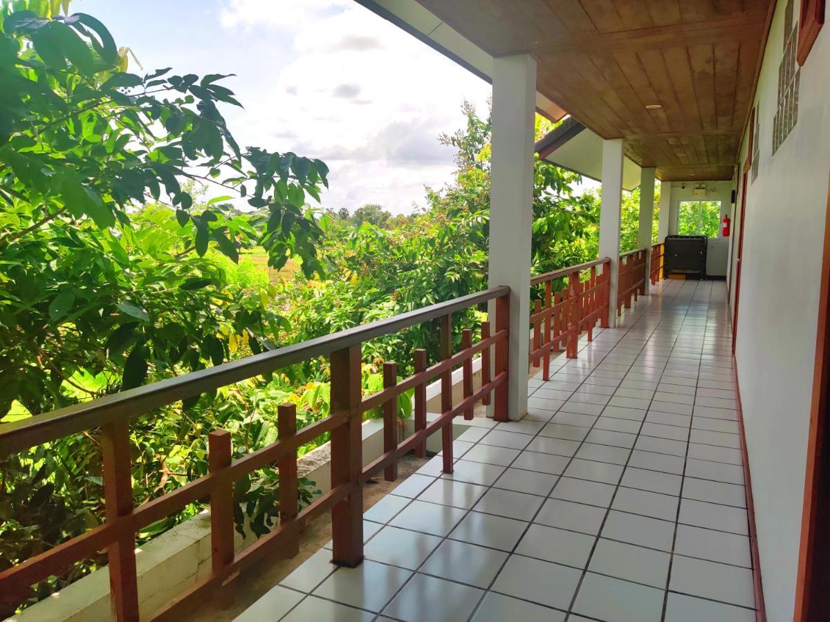Thong Paeka Hotel Prasat Экстерьер фото