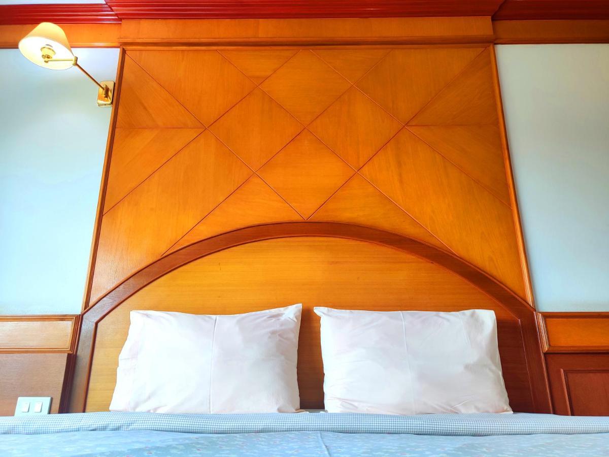 Thong Paeka Hotel Prasat Экстерьер фото