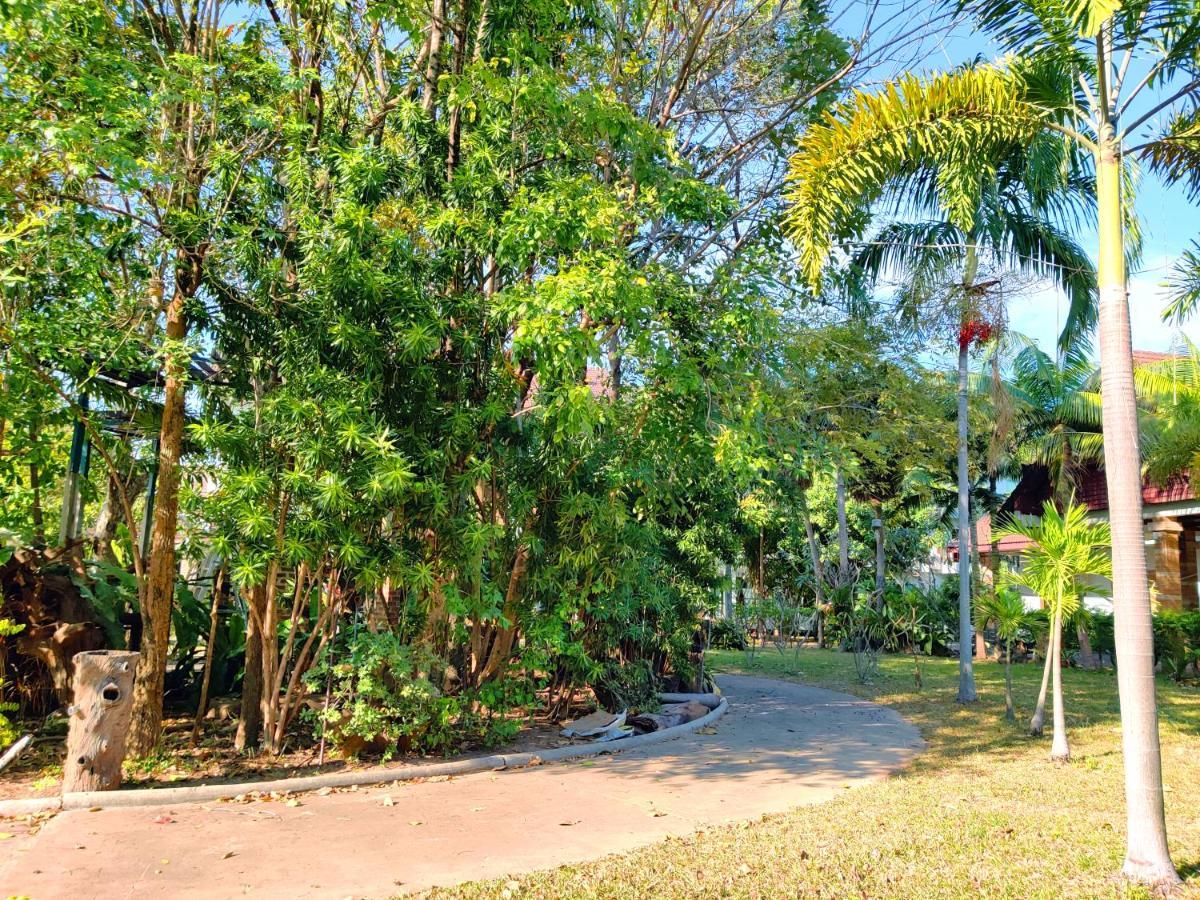 Thong Paeka Hotel Prasat Экстерьер фото