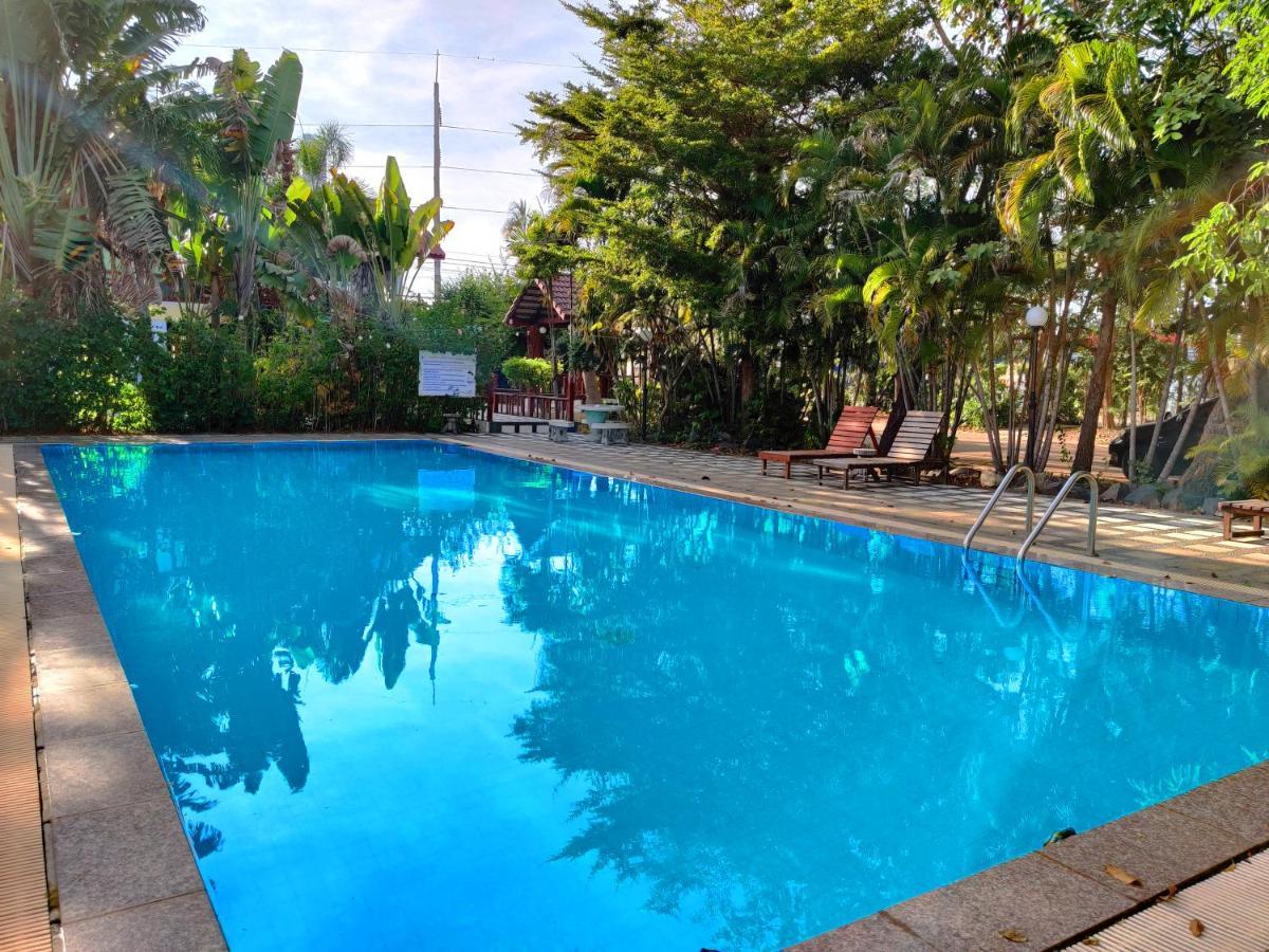 Thong Paeka Hotel Prasat Экстерьер фото