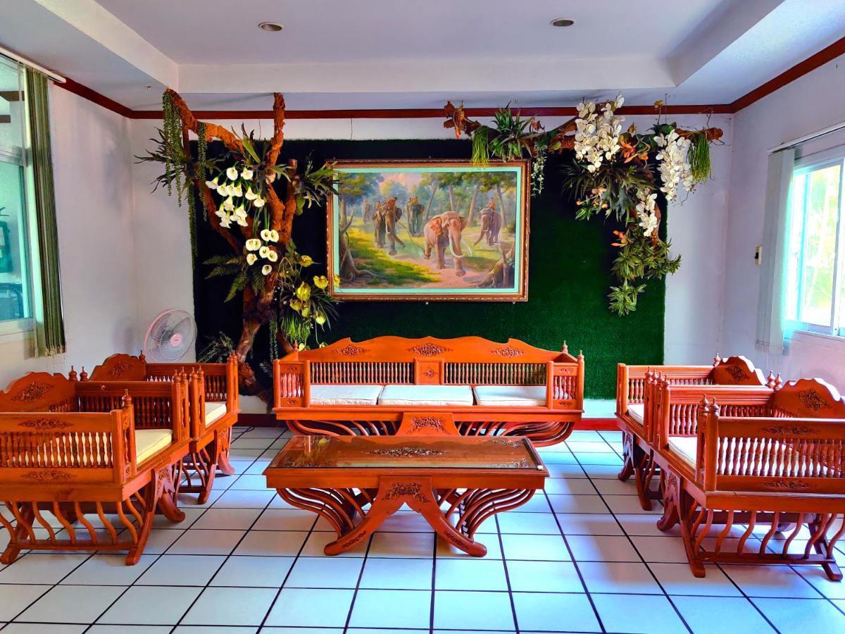 Thong Paeka Hotel Prasat Экстерьер фото