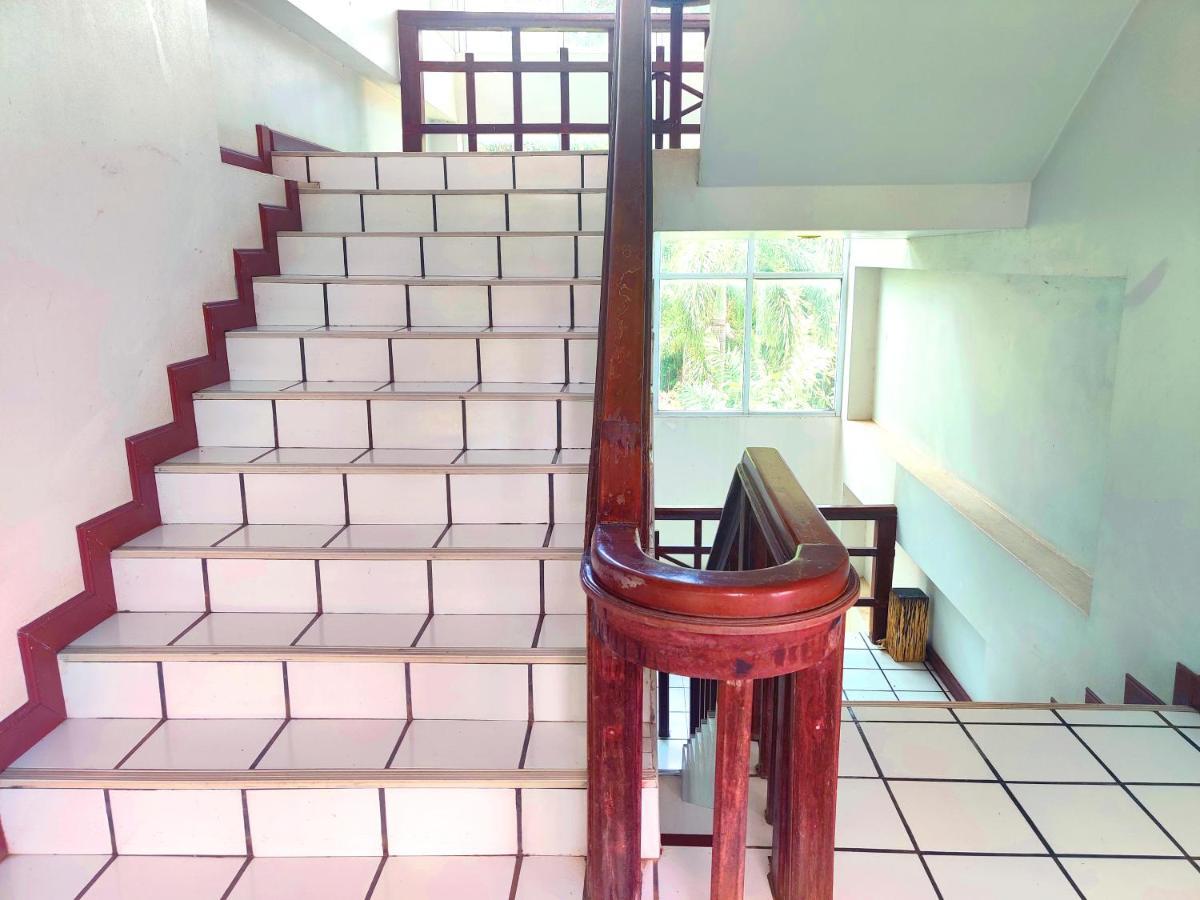 Thong Paeka Hotel Prasat Экстерьер фото