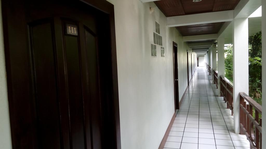 Thong Paeka Hotel Prasat Экстерьер фото