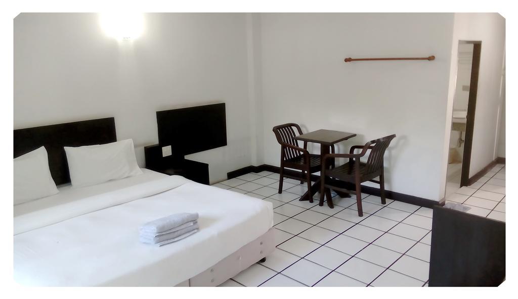 Thong Paeka Hotel Prasat Номер фото