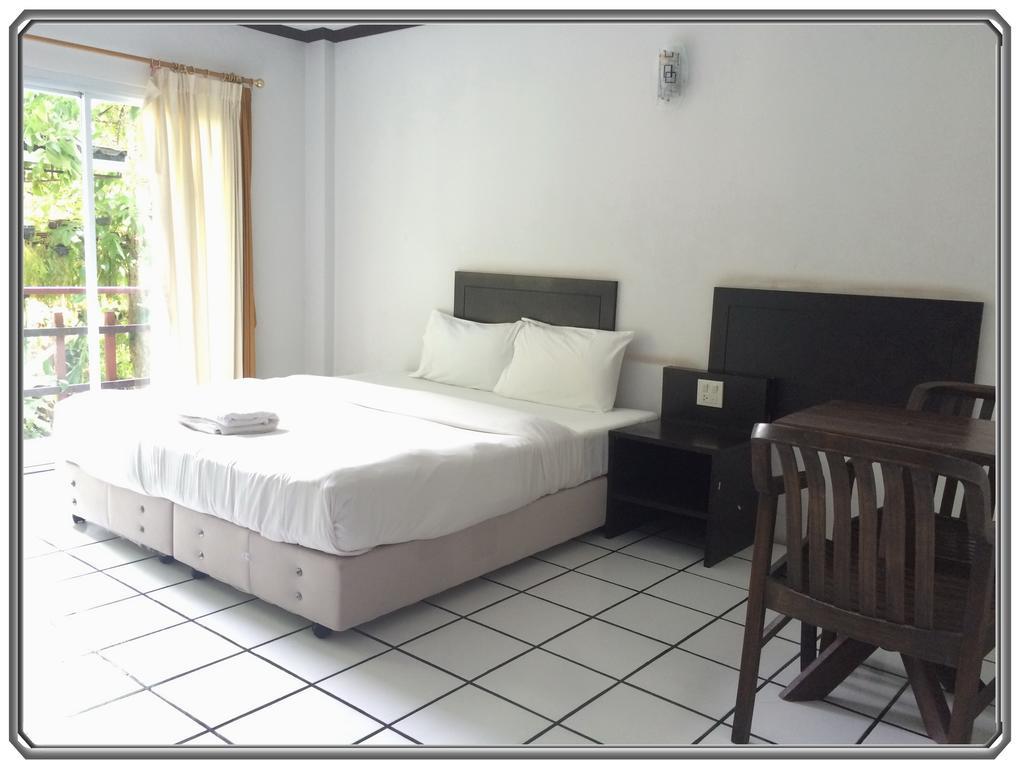 Thong Paeka Hotel Prasat Номер фото