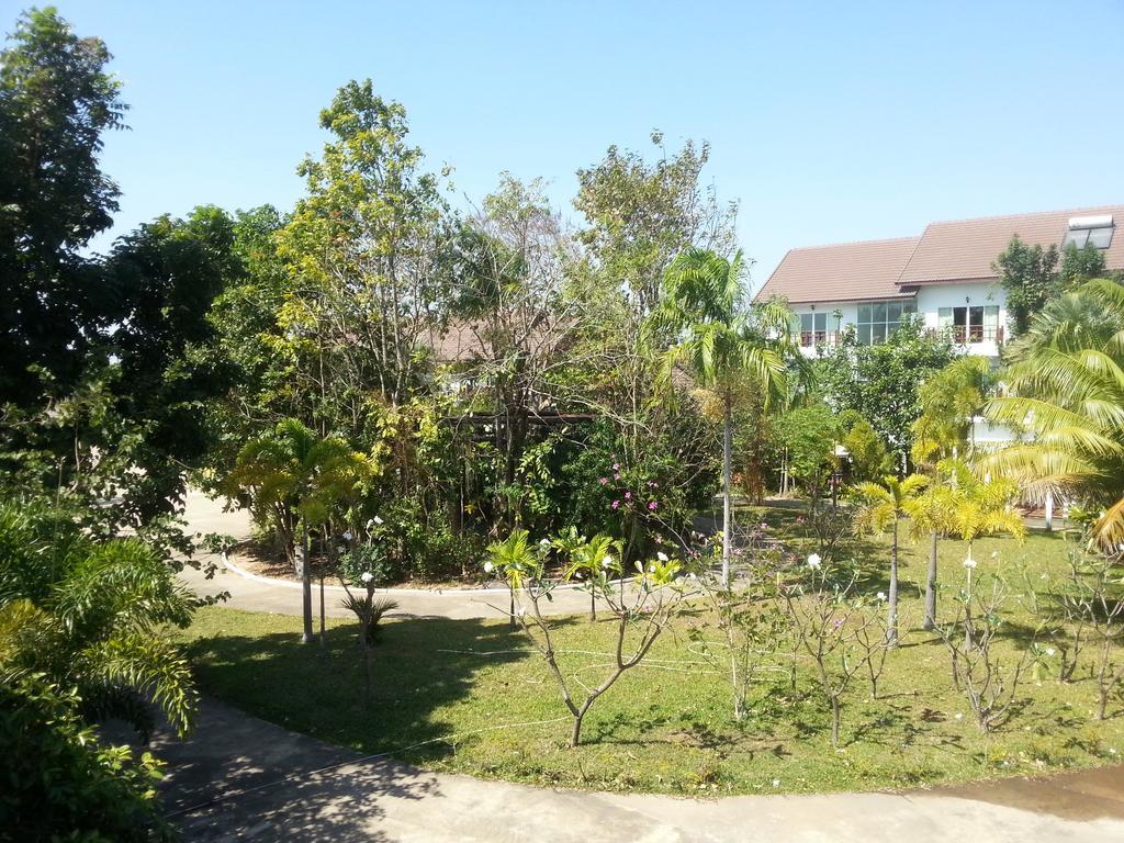 Thong Paeka Hotel Prasat Экстерьер фото