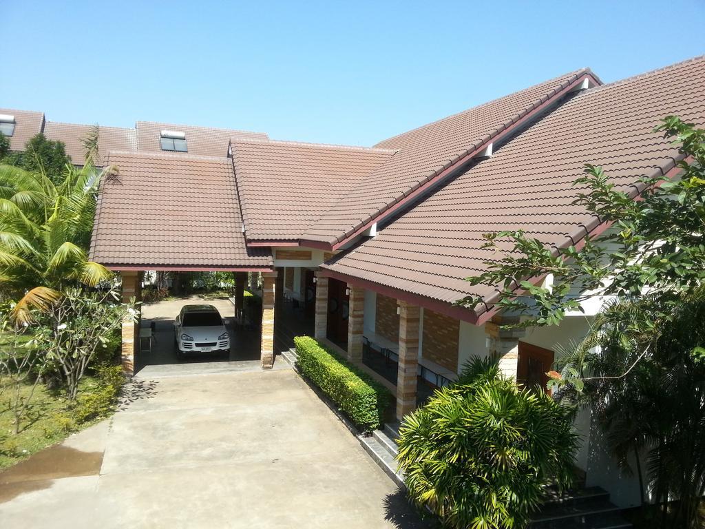 Thong Paeka Hotel Prasat Экстерьер фото
