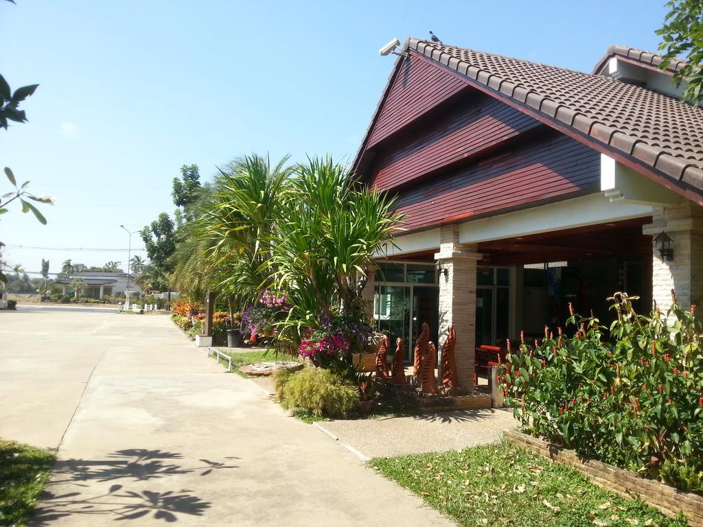 Thong Paeka Hotel Prasat Экстерьер фото