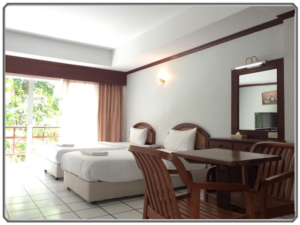 Thong Paeka Hotel Prasat Номер фото
