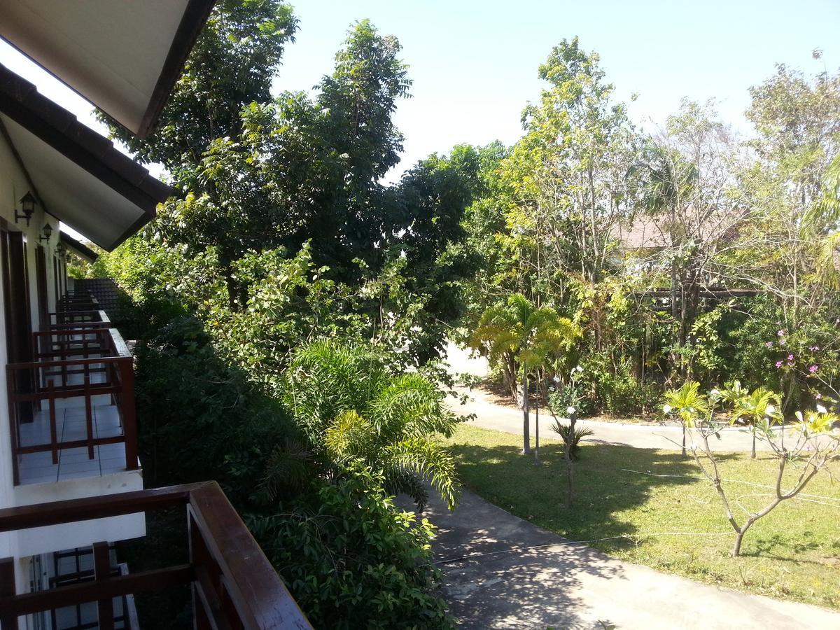 Thong Paeka Hotel Prasat Экстерьер фото
